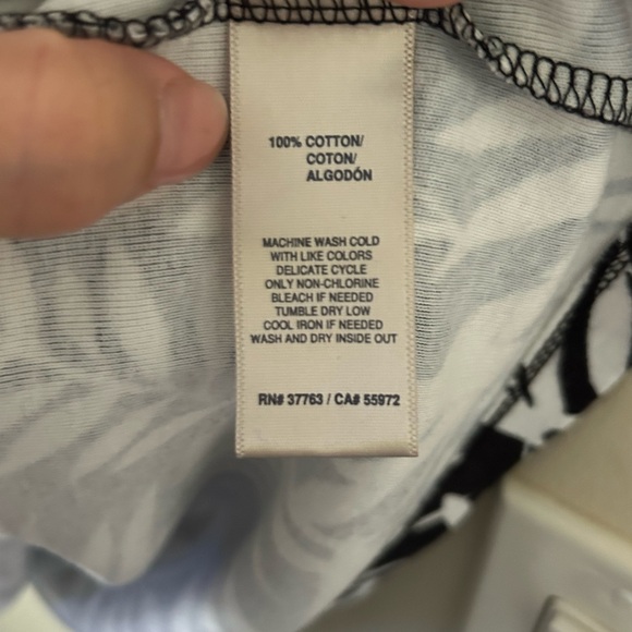 Rafaella-{Size 1X}-Boat Neck Black and White Tropical Print Sleeveless Shirt - Picture 3 of 4